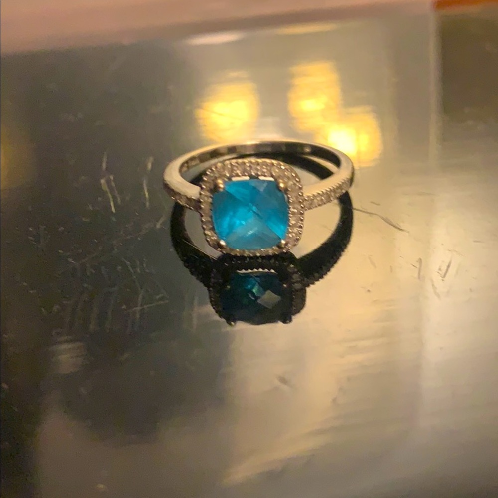 Square Topaz ring with white gold